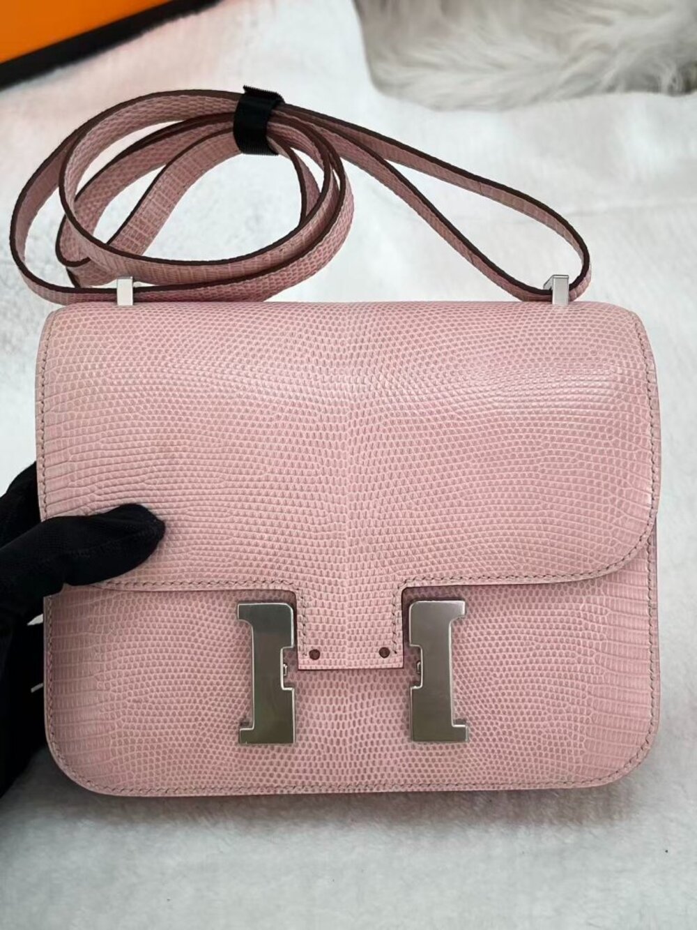 Classic Hermes Bag: A Stylish and Versatile Choice for Elegance